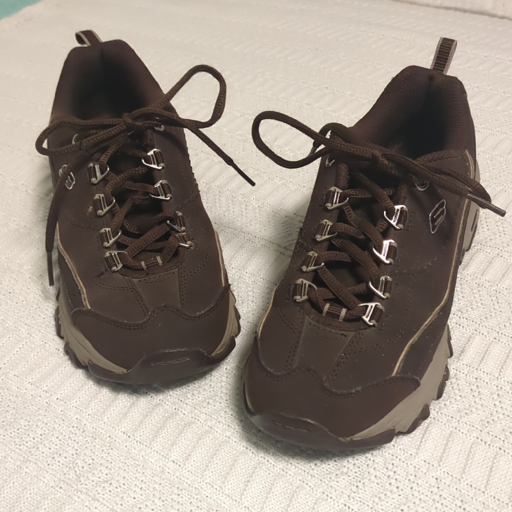 Skechers D’Lites Play On Sneakers 7 Brown Suede Lace Up Memory Foam Comfort